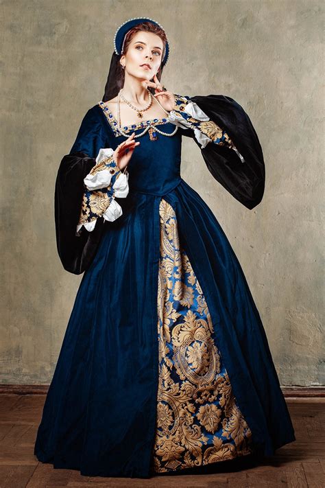 what is a tudor period dress to impress|16th century tudor fashion.